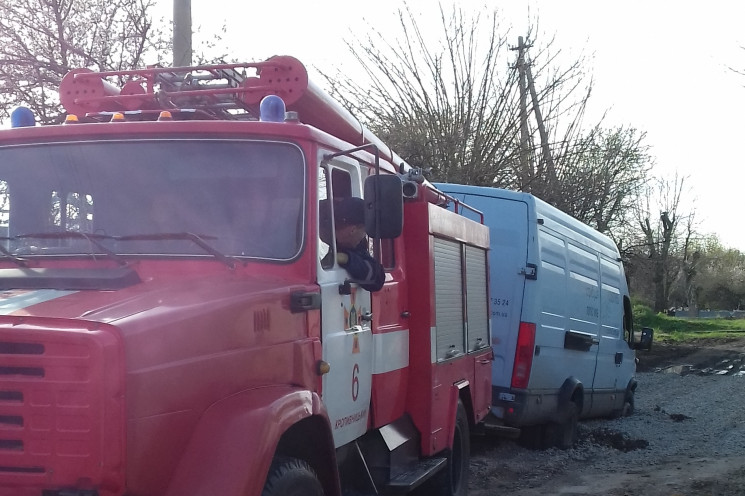 В Кропивницком вытаскивали из грязи маши…