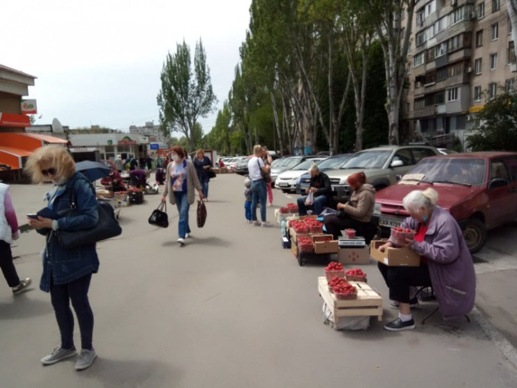 Перукарі розгублені, стихійна торгівля р…