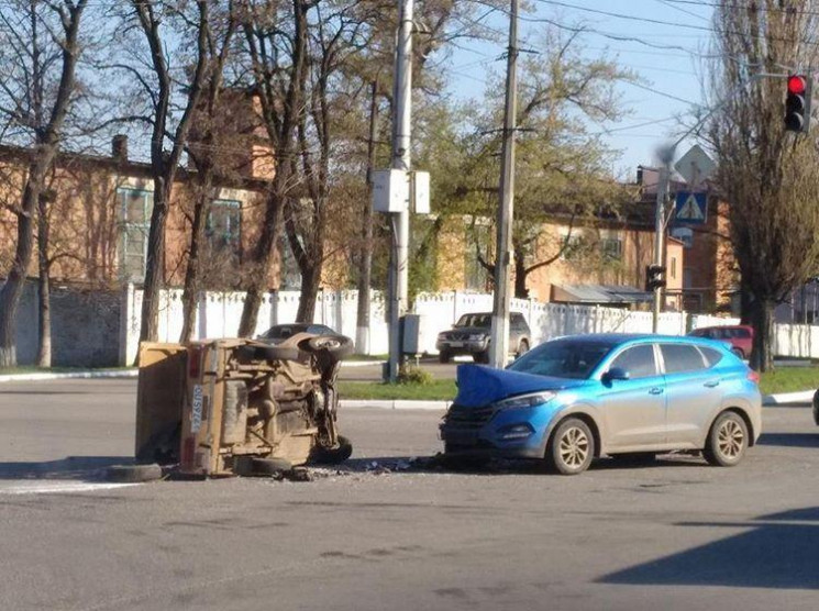 У Полтаві в ДТП перекинулася автівка…