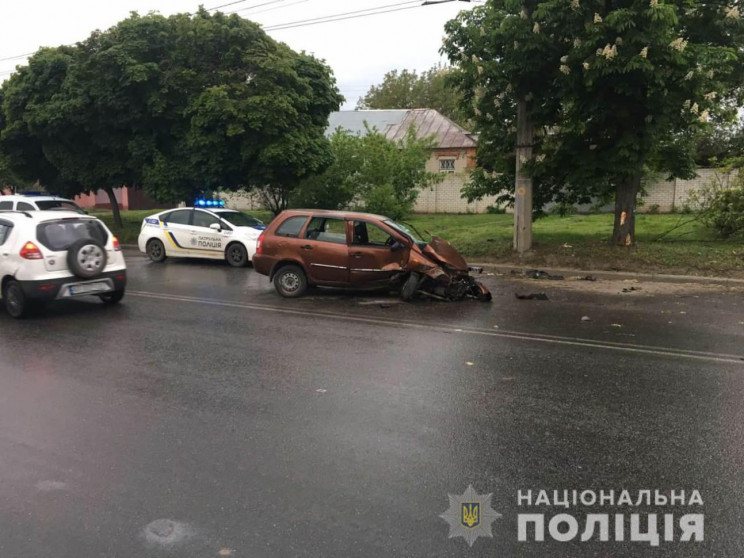 На Холодній Горі водій "Лади" влетів у д…