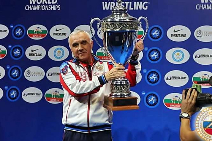 Головний тренер збірної Росії помер від…