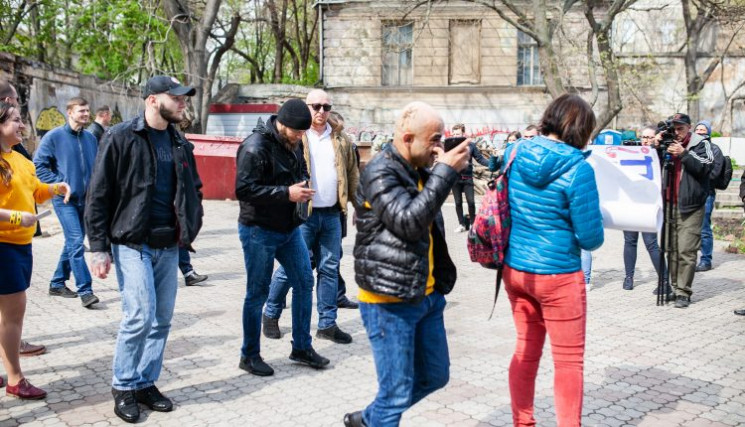 В Одессе нардепа Найема облили помоями и…