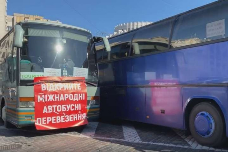 Автоперевізники під Кабміном вимагають в…