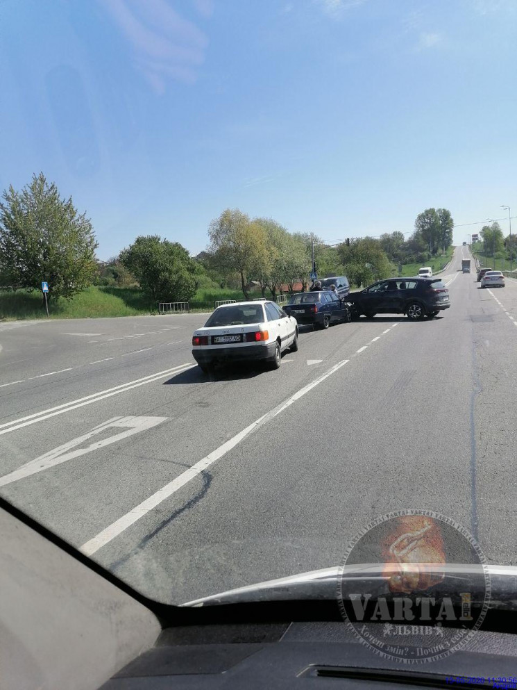 У Львові на об'їзній сталася ДТП (ФОТО)…