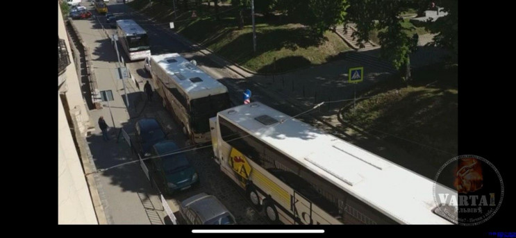 У Львові перевізники блокують обладмініс…