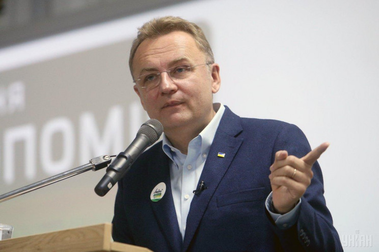У Львові відкривають поліклініки і ТРЦ…