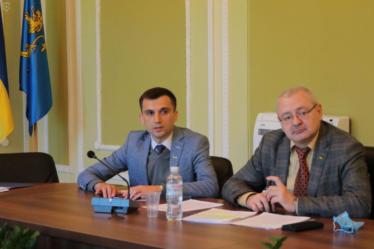 Чиновників департаменту освіти Львівсько…