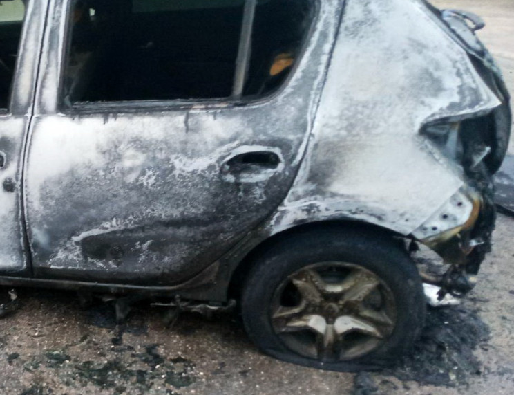 У Запоріжжі на стоянці згоріли дві авті…