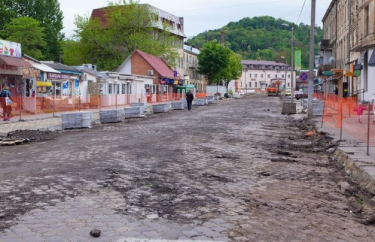 Зеленського просять зберегти Львів від р…