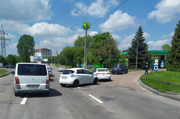 У Львові на Луганській зіткнулися автомо…
