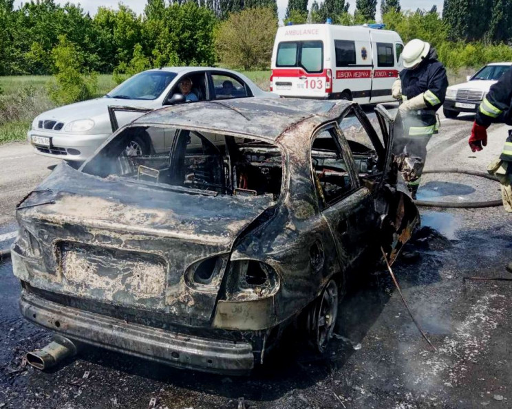 Одна з автівок згоріла, друга вилетіла в…