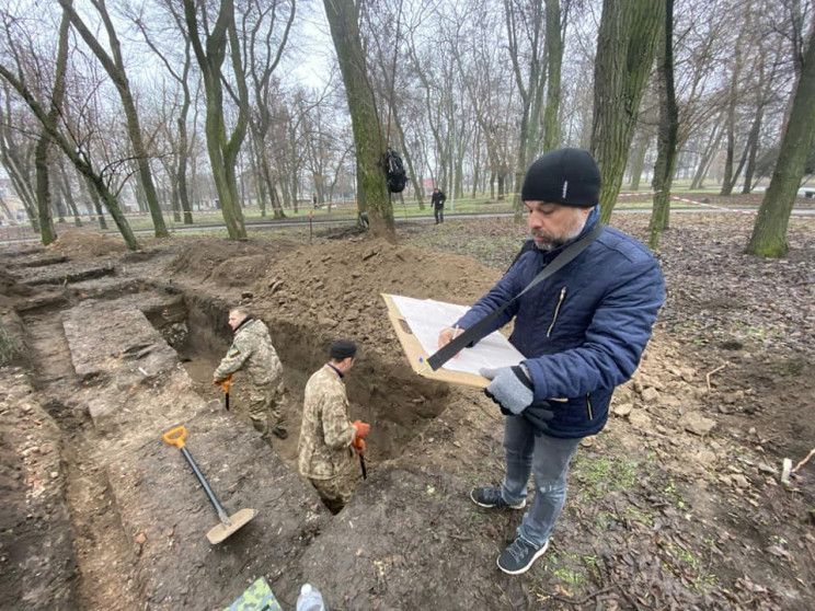 В парке Днепра археологи раскапывают ста…