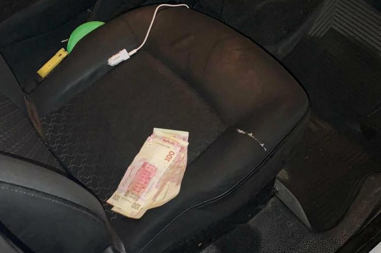 Поліцейські не взяли 600 гривень у п’яно…
