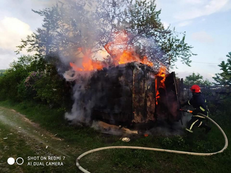 Вранці біля Рівного загасили пожежу (ФОТ…