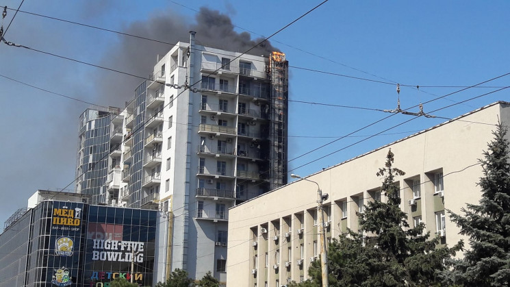 В Одесі горить багатоповерхівка: З будин…
