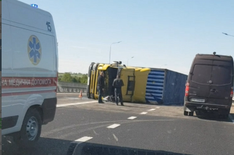 На об'їзній під Вінницею перекинулась ва…