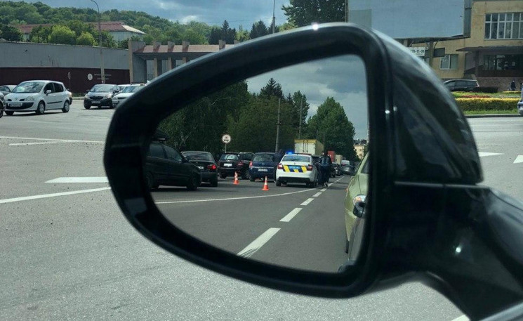 У Львові біля СКА зіткнулися автомобілі…