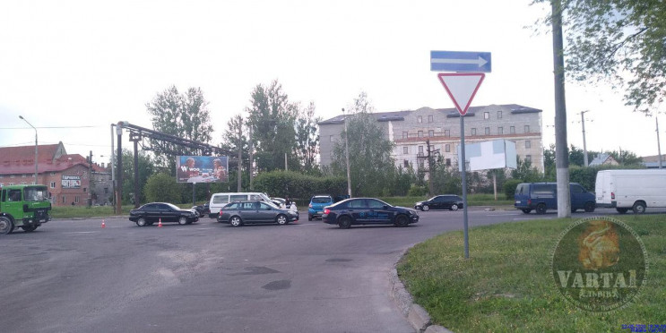 У Львові на Луганській зіткнулися автомо…
