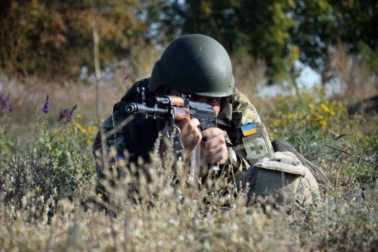 Бойовики на Донбасі поранили нашого воїн…