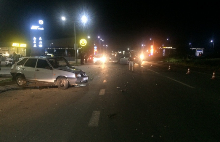ДТП в Мукачево: Возле автомойки "раздроб…