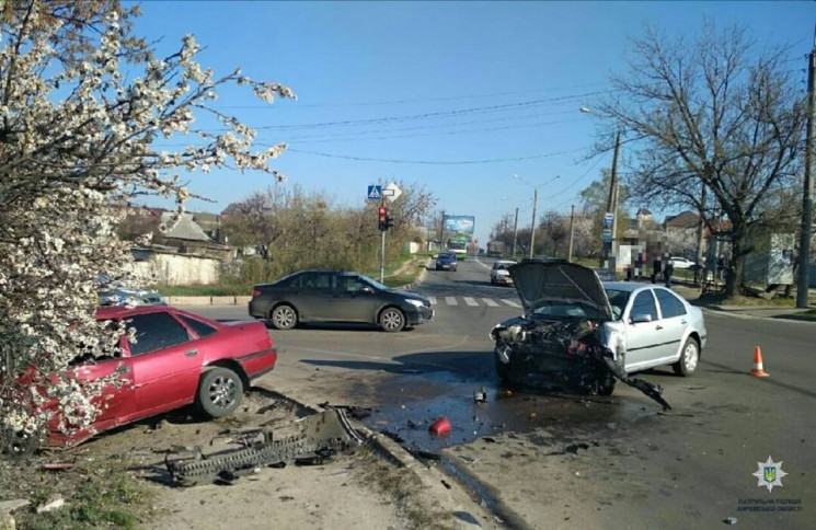На Салтовке разбились две машины: Троих…