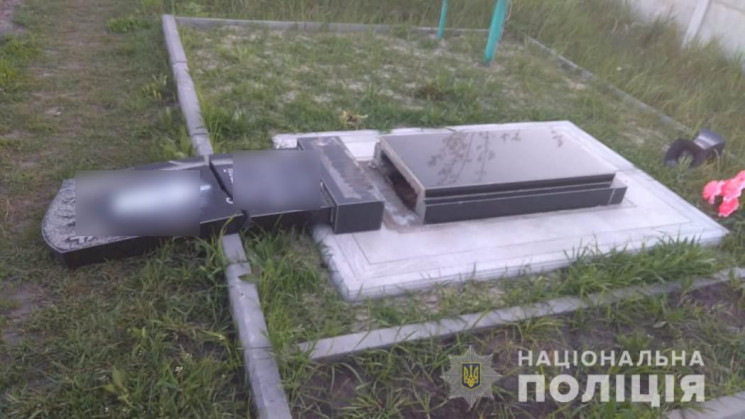 На Харківщині діти пошкодили 13 могил на…