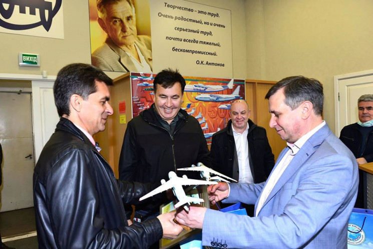 Саакашвили посетил ГП "Антонов"…