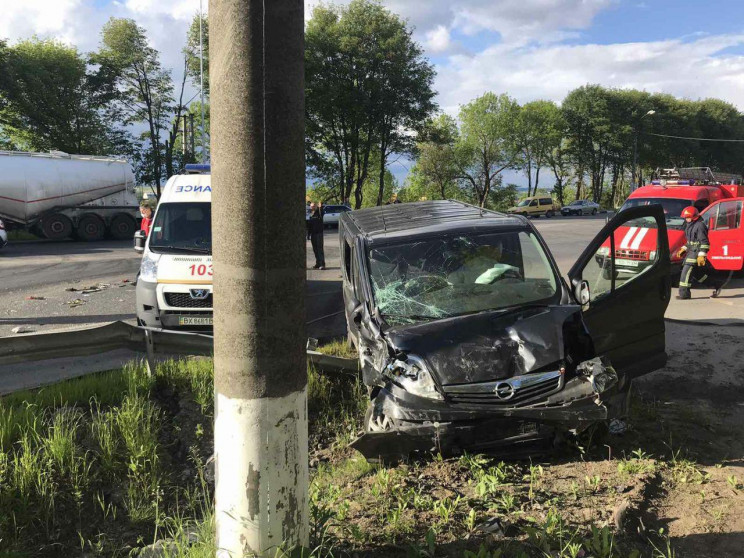 Під Хмельницьким у ДТП загинув водій, ще…