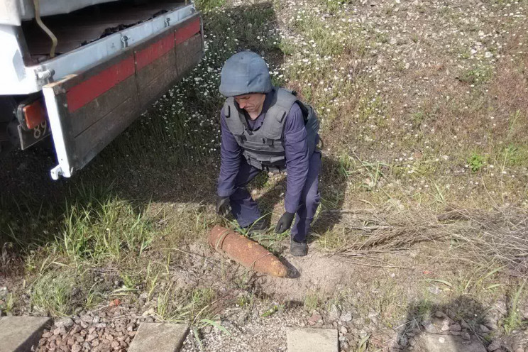 На Харьковщине взорвали шесть мин и две…