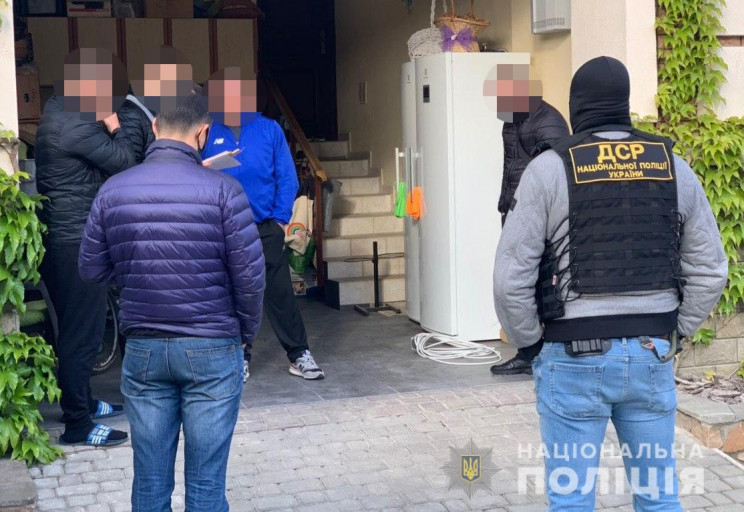 У Києві поліція вилучила 400 тисяч долар…