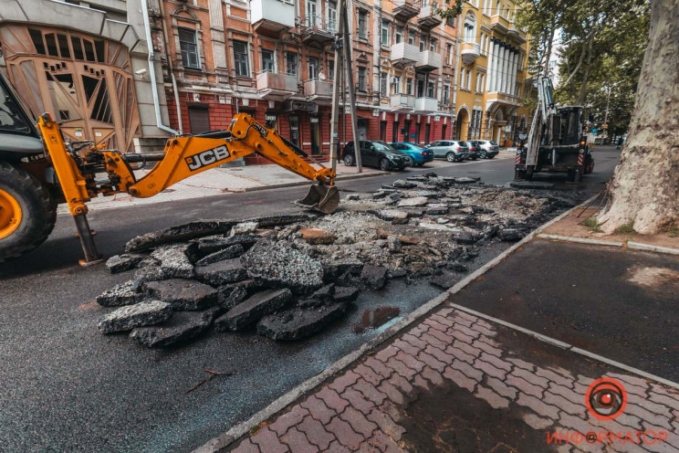 В центре Днепра разбили асфальт на улице…
