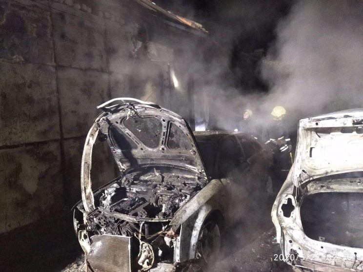 В Запорожье ночью сгорели три автомобиля…