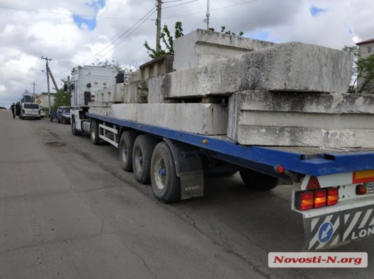 Як у Миколаєві у напівпричепі водій вози…