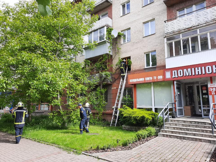 Як у центрі Рівного 81-річна жінка спуск…