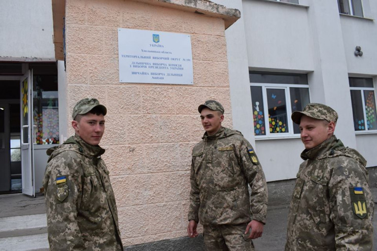 "Позмінне" голосування: Як голосують аві…