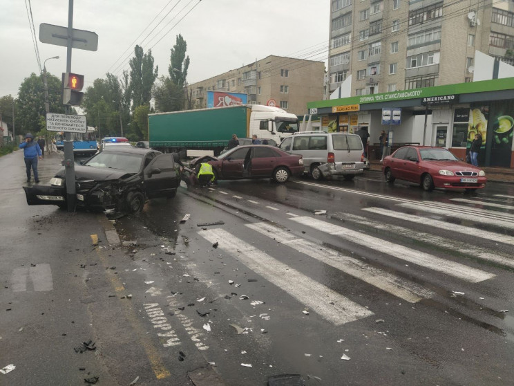 На Гонти одразу три машини потрапили в Д…