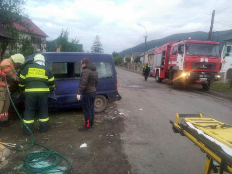 ДТП на Міжгірщині: Водія витягали за доп…