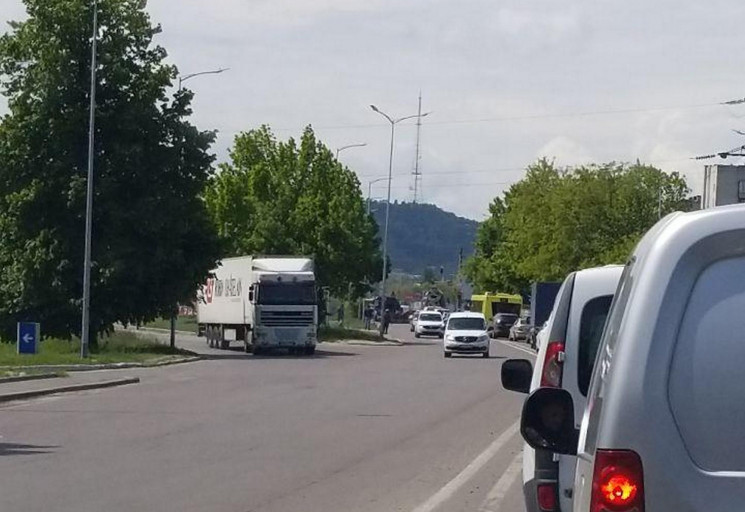 На в'їзді у Львів виник затор через ДТП…