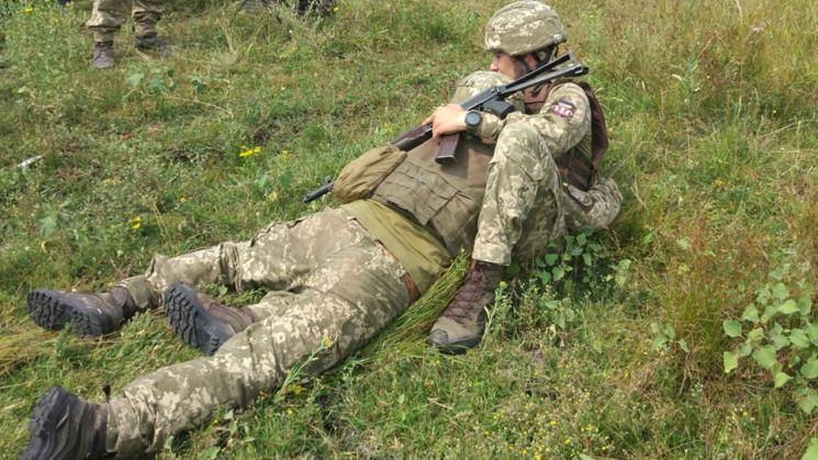 Бойовики на Донбасі поранили українськог…