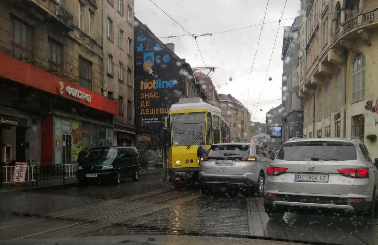 У Львові сталася ще одна ДТП з трамваєм…