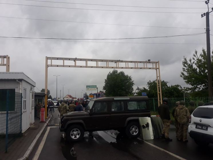 Бунт на границе: Утихомирит ли Киев запр…