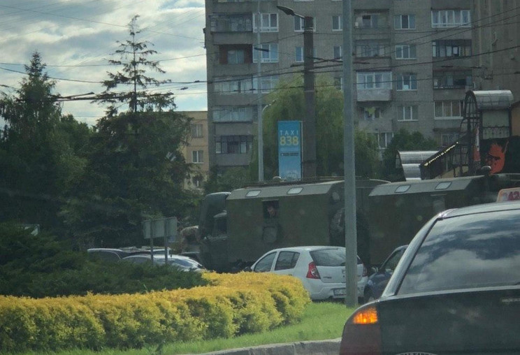 У Львові зламався військовий автомобіль,…