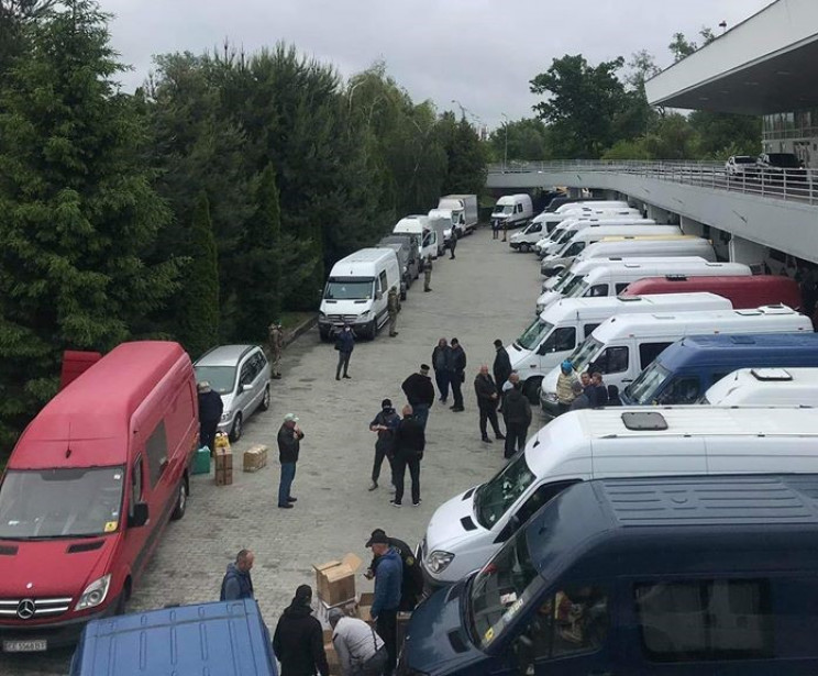 Петров заявив, що за три дні на КПП "Тис…