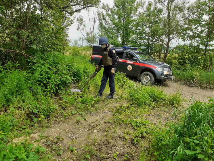 На Закарпатье рыбак нашел взрывчатку на…