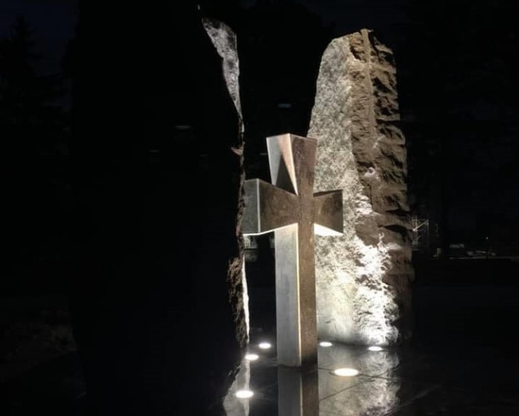 В Мукачево появился монумент воинам-защи…