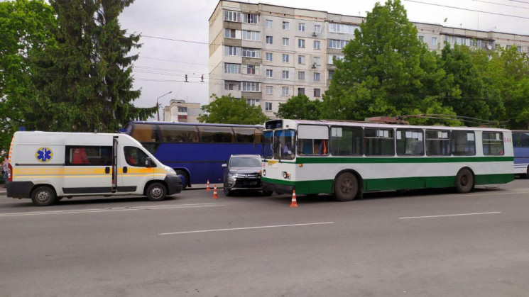 У Хмельницькому в ДТП потрапив тролейбус…