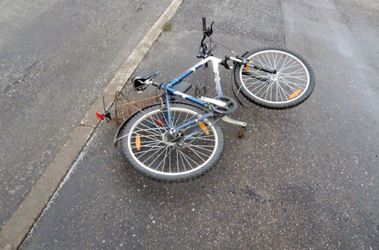 У Городку автомобіль збив 7-річного вело…