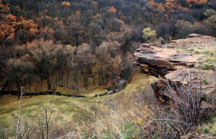 Какие живописные памятники природы Луган…