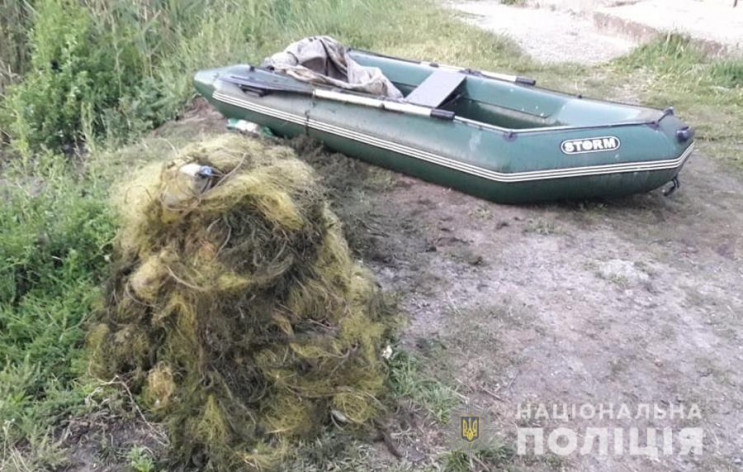 На Каховському водосховищі затримали дво…