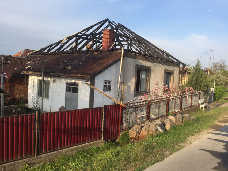 На Иршавщине горел жилой дом…